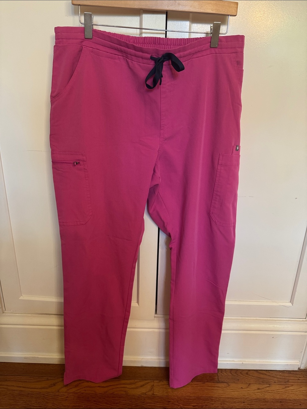 Figs technical collection women’s scrub bottom with 10 pockets